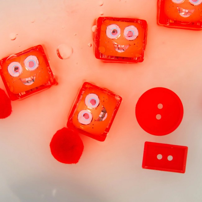 Kostki sensoryczne świecące w wodzie Sammy Glo Pals - czerwone