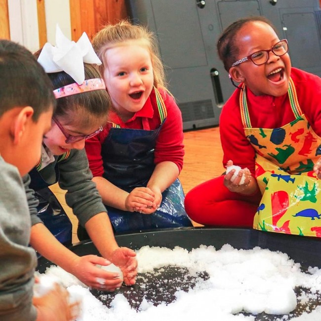 Zestaw do tworzenia śniegu z figurkami i tacą Sno Adventure Zimpli Kids - World Arctic