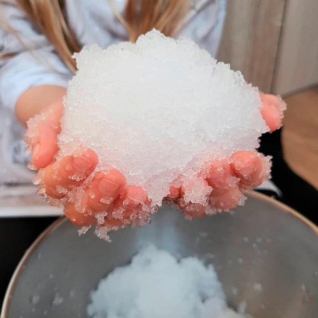 Zestaw do tworzenia śniegu z figurkami i tacą Sno Adventure Zimpli Kids - World Arctic