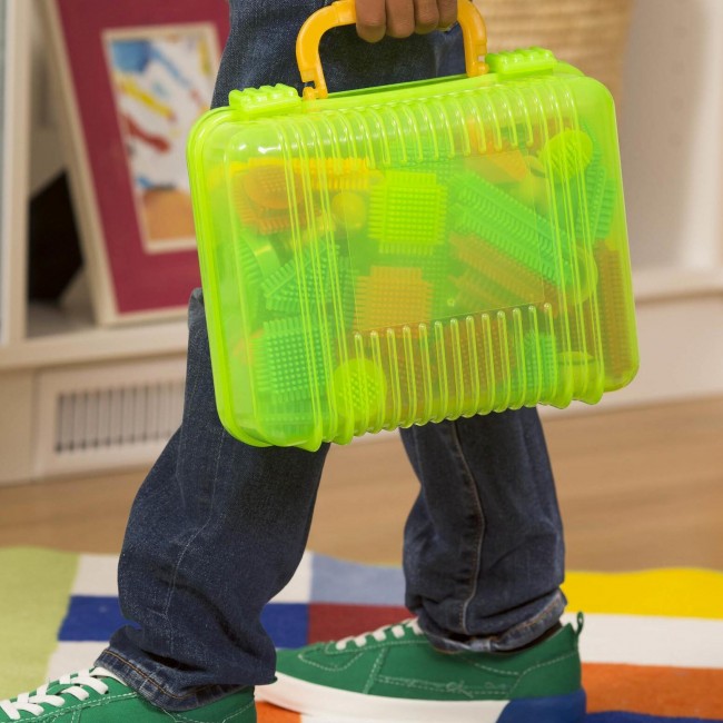 Klocki jeżyki w walizce Bristle Blocks Battat - Safari z figurkami 85 elementów