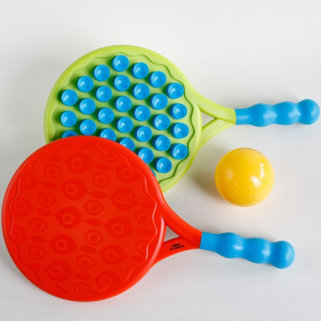 Zestaw dwustronnych rakietek z piłeczką B. Toys - Beach Boppers
