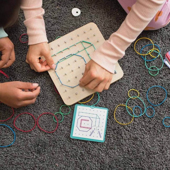 Drewniana tablica manipulacyjna BS Toys - Geoplan