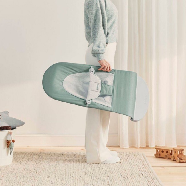 Leżaczek BABYBJORN BALANCE SOFT WOVEN/JERSEY - Jasnoszałwiowy/Szary
