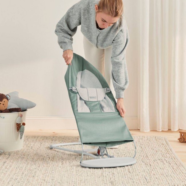 Leżaczek BABYBJORN BALANCE SOFT WOVEN/JERSEY - Jasnoszałwiowy/Szary