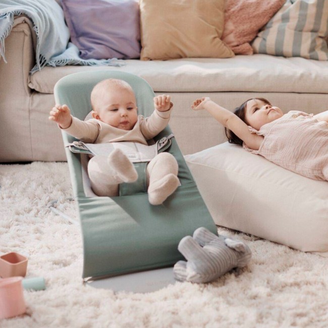 Leżaczek BABYBJORN BALANCE SOFT WOVEN/JERSEY - Jasnoszałwiowy/Szary