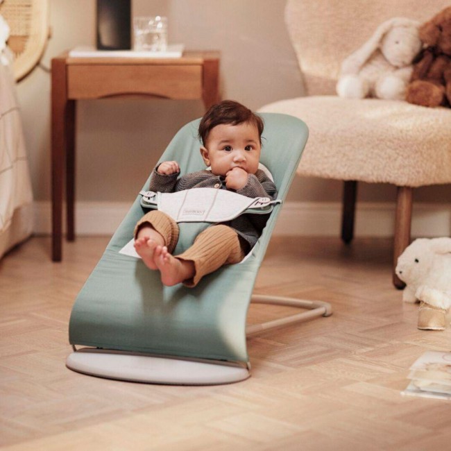 Leżaczek BABYBJORN BALANCE SOFT WOVEN/JERSEY - Jasnoszałwiowy/Szary