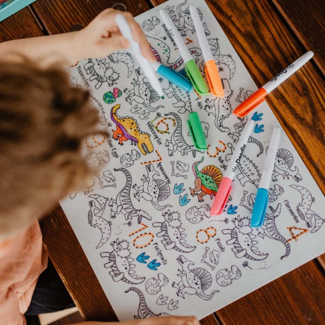 Duża mata silikonowa do wielokrotnego kolorowania HeyDoodle - Dinozaury