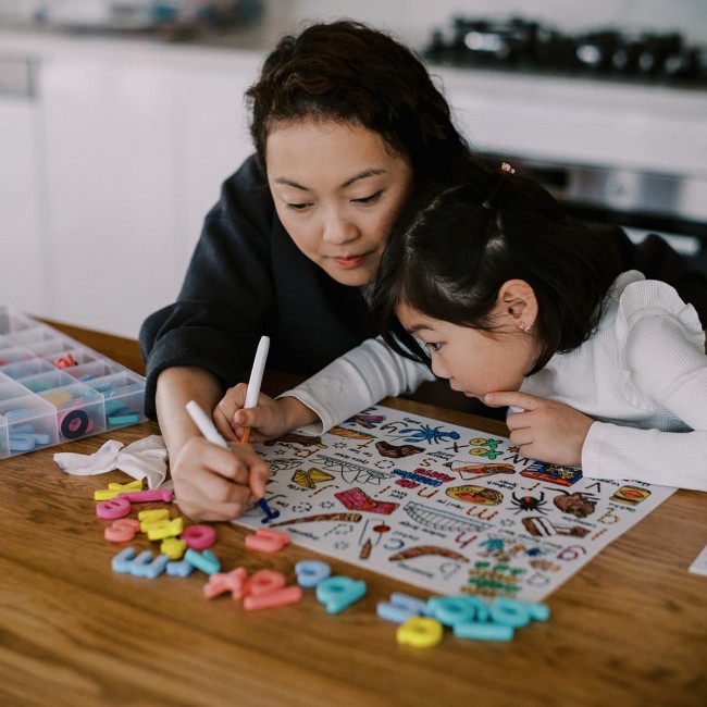 Duża mata silikonowa do wielokrotnego kolorowania HeyDoodle - Bajkowe Królestwo