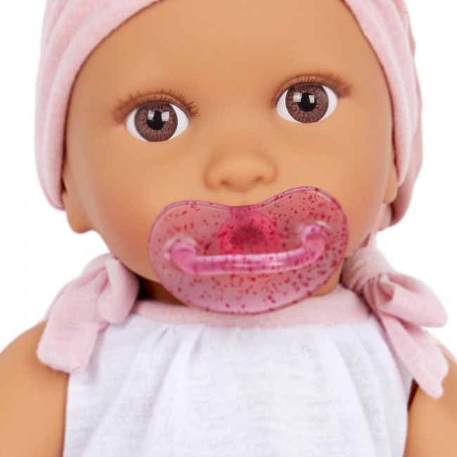 Lalka niemowlę ze smoczkiem LullaBaby - W dwuczęściowym ubranku i opasce