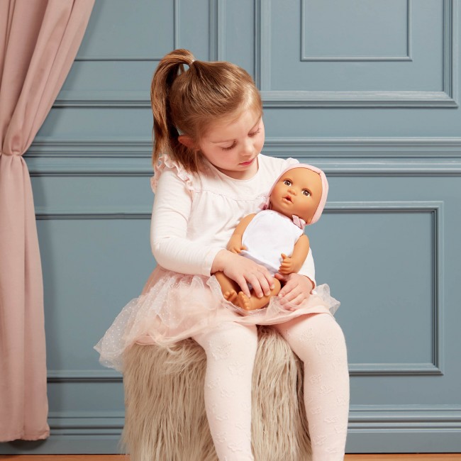 Lalka niemowlę ze smoczkiem LullaBaby - W dwuczęściowym ubranku i opasce