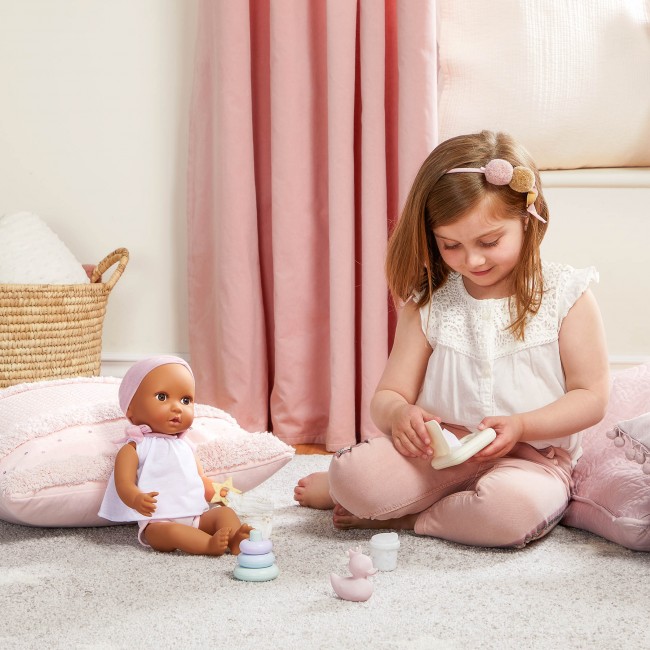 Lalka niemowlę ze smoczkiem LullaBaby - W dwuczęściowym ubranku i opasce