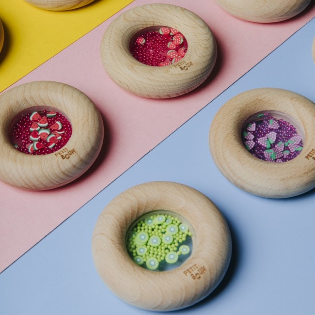 Grzechotka sensoryczna Petit Boum - Truskawka