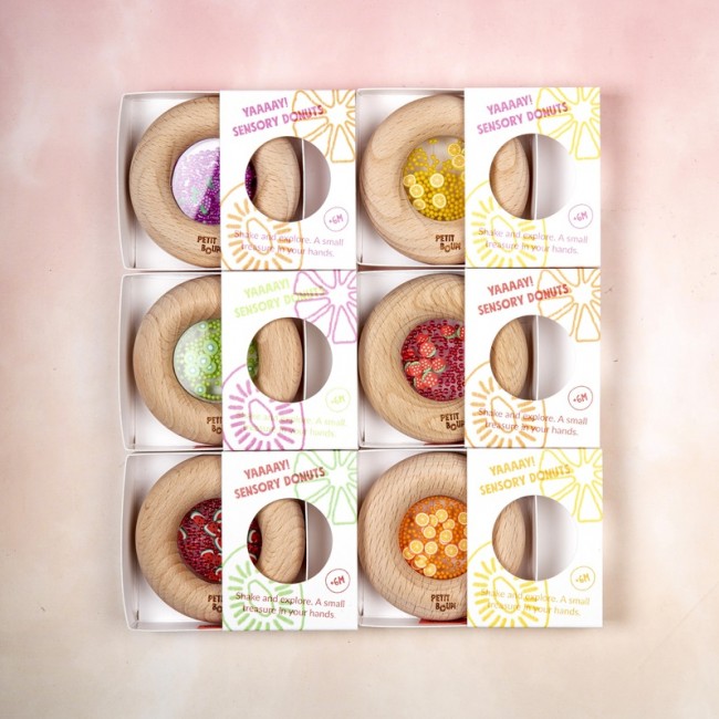 Grzechotka sensoryczna Petit Boum - Truskawka