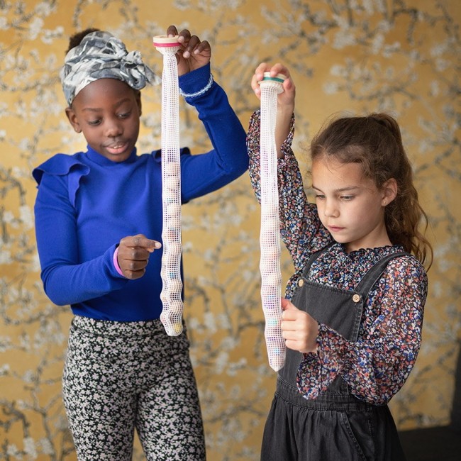 Gra sensoryczna BS Toys - Nawlekanka gąsienica