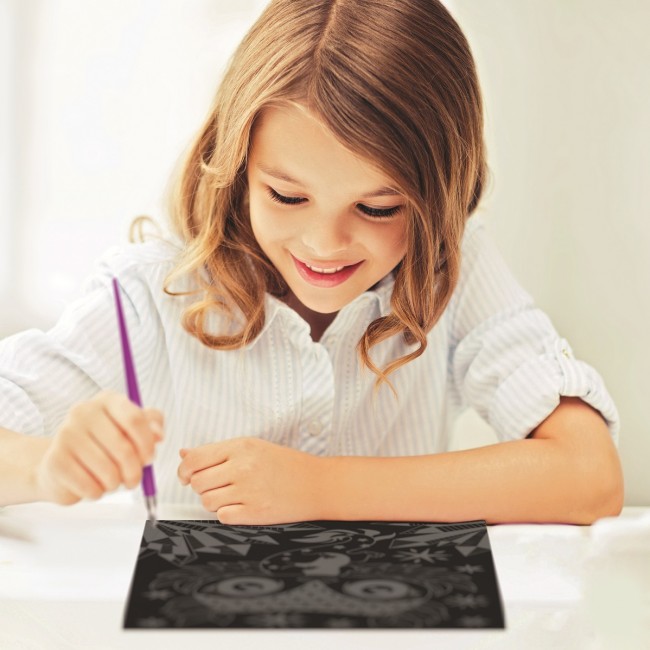 Zdrapywanki dla dzieci 5 szt. z rysikiem i szablonami, metaliczne kolory Nebulous Stars - Isadora 8+