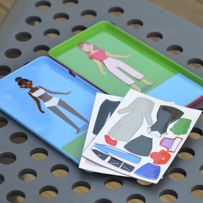 Podróżna gra magnetyczna The Purple Cow - Ubieranki