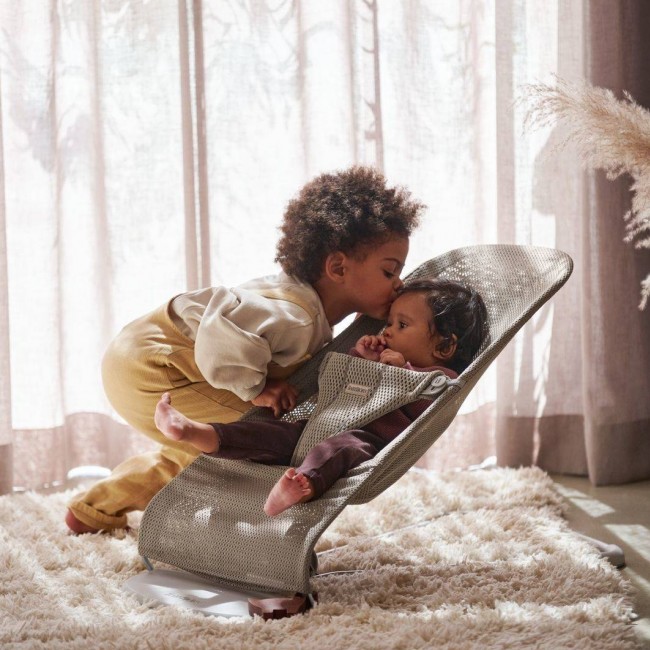 Leżaczek BABYBJORN BLISS MESH - Szary Beż
