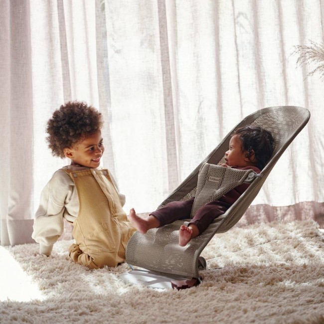 Leżaczek BABYBJORN BLISS MESH - Szary Beż