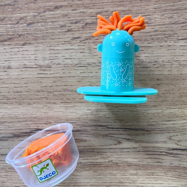 Zestaw z masą plastyczną Djeco - Salon fryzjerski