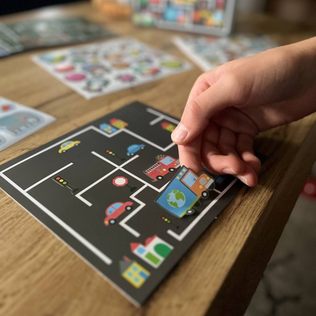 Zestaw z naklejkami Apli Kids - Labirynty