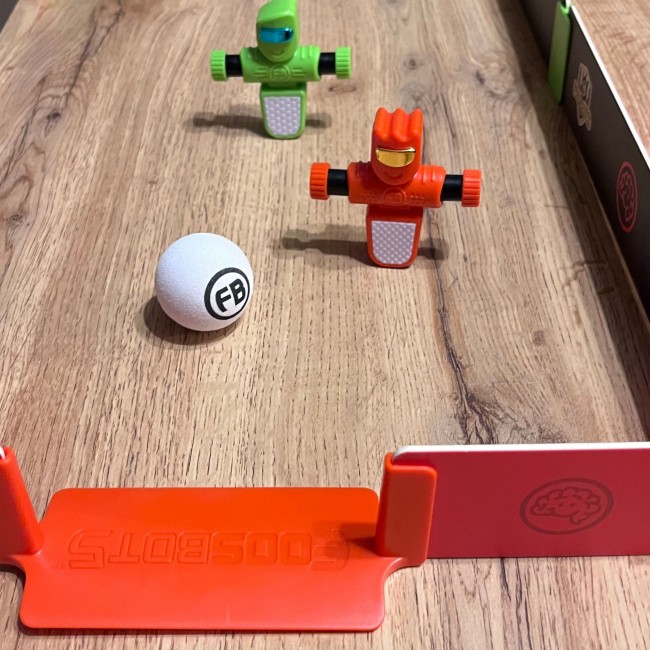 Piłkarzyki Foosbots Fat Brain Toys - Boisko do gry
