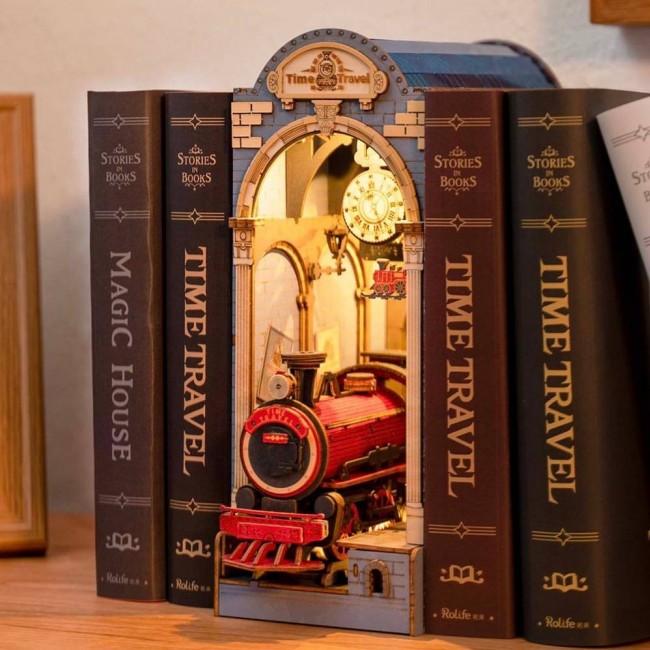 Składany Drewniany Model LED Robotime - Book Nook Podróż w czasie