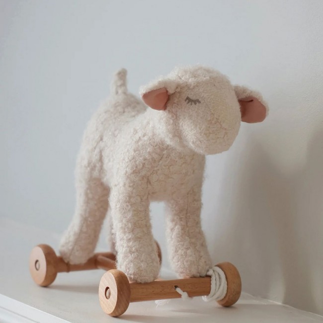 Wełniana owieczka Mary do ciągnięcia Egmont Toys