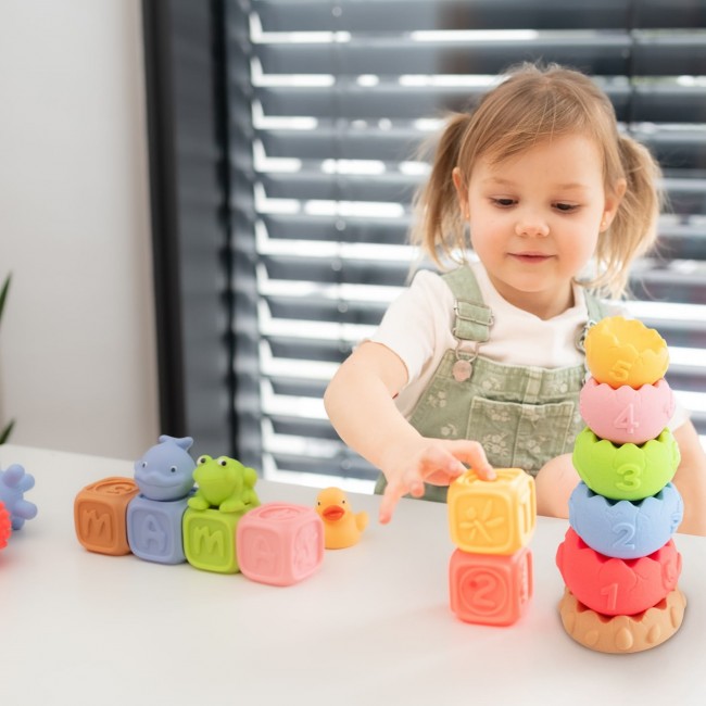 Klocki sensoryczne, piramida, piłeczki, zwierzątko - Tullo zestaw edukacyjny Montessori 18 szt.