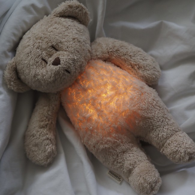 Szumiący miś z lampką Organic Moonie 2.0 - Sand