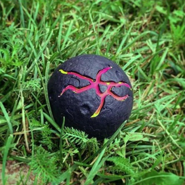 Piłeczka zmieniająca kolor na słońcu Waboba - Lava ball