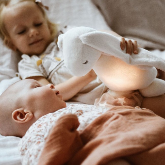 Szumiący królik z lampką Basic Moonie 2.0 - Cream