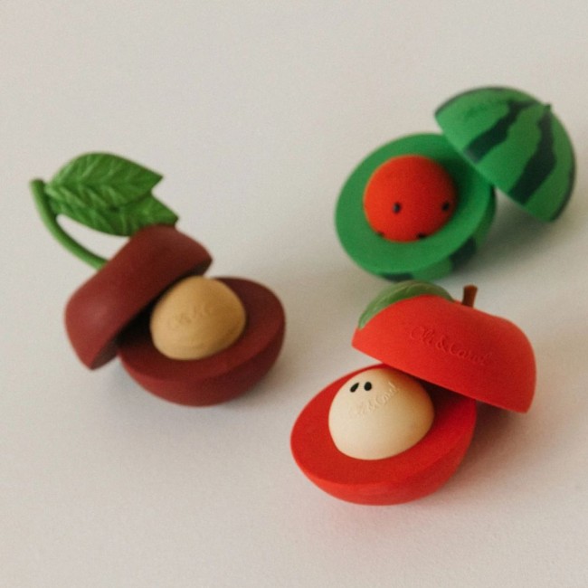 Gryzak układanka z piłką grzechotką Oli&Carol - Jabłko