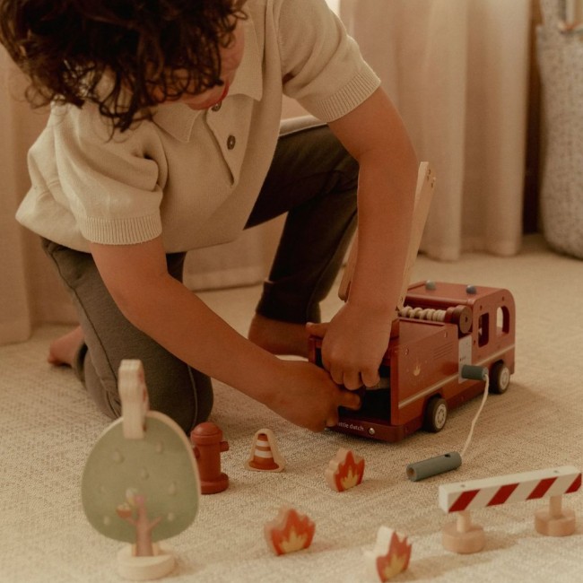 Wóz strażacki z figurkami Little Dutch