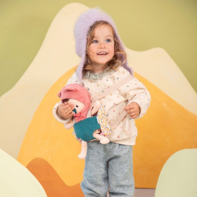 Lalka dzidziuś w nosidełku i z czapeczką Lilliputiens - Jeanne 18 m+