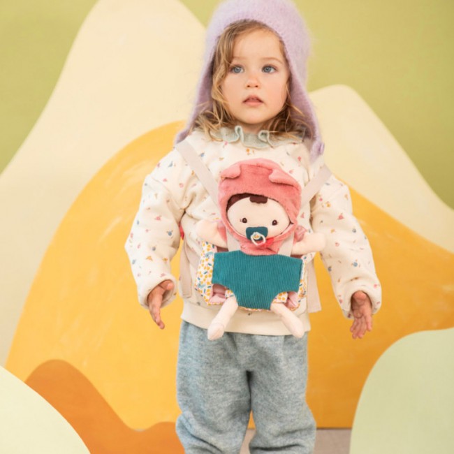 Lalka dzidziuś w nosidełku i z czapeczką Lilliputiens - Jeanne 18 m+