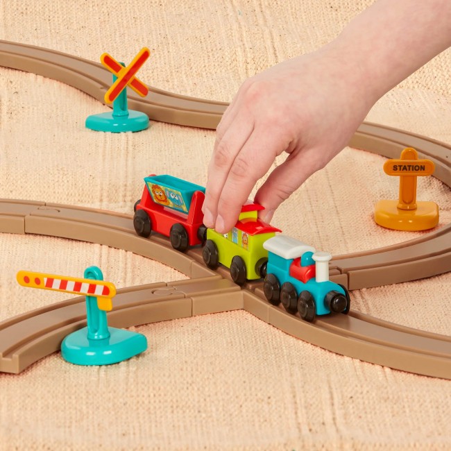 Kolejka z torami i znakami - magnetyczne wagony Battat - All Aboard 29 el.