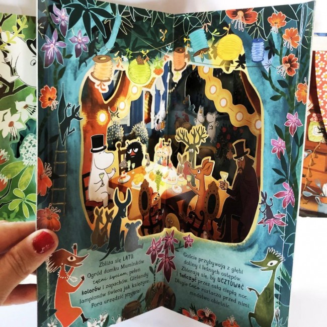 Książka "Rok w Dolinie Muminków. Karuzela pop-up" Wydawnictwo Harperkids