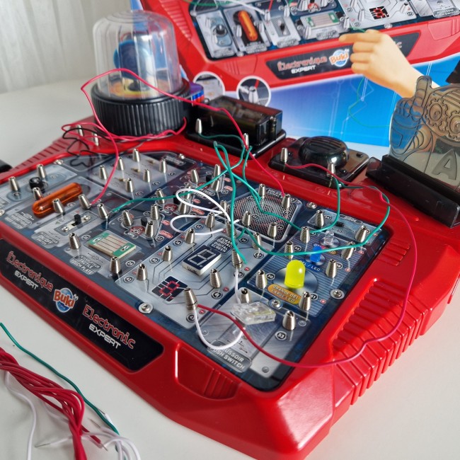 Ekspert elektroniki Buki - 50 obwodów elektrycznych