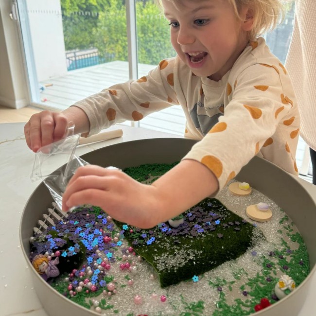 Zestaw sensoryczny Jellystone - Zaczarowany Ogród - wkład do tacki sensorycznej Play Tray