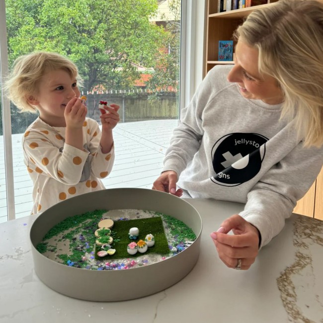 Zestaw sensoryczny Jellystone - Zaczarowany Ogród - wkład do tacki sensorycznej Play Tray