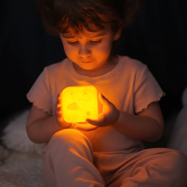 Przenośna lampka nocna Cloud B - świecąca kostka - Kosmos