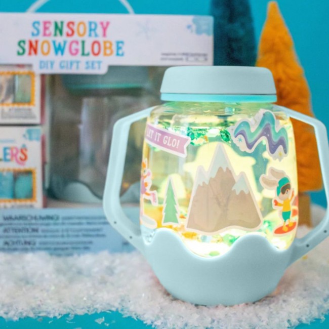 Słoik sensoryczny do napełnienia wodą Glo Pals z akcesoriami - Zima