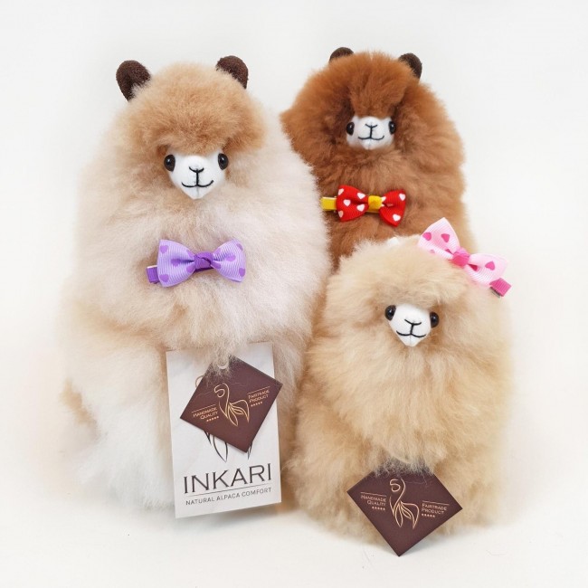 Puszysta maskotka Alpaka Inkari Naturals - Latte Caccao 23 cm